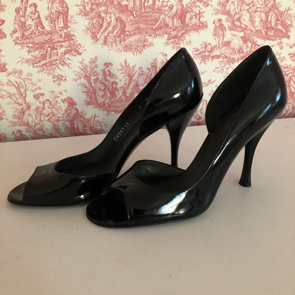 Stuart Weitzman black patent open toed pump